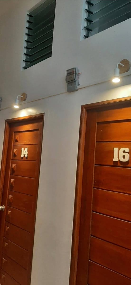 1 unit for rent. Studio type with mezzanine. Own meter elect and water. Own cr.  Near malls, schools... - photo 2