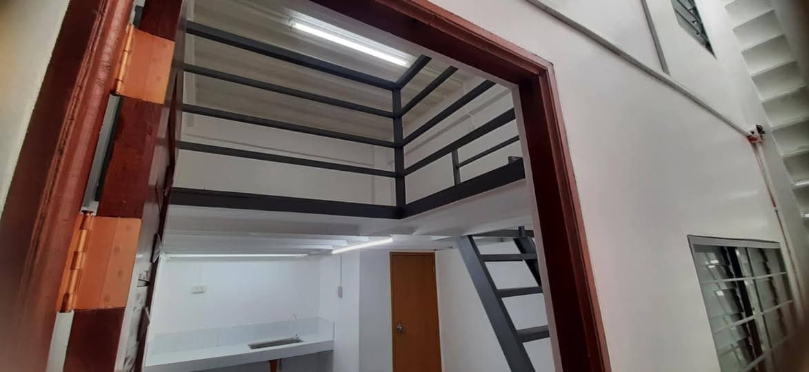 1 unit for rent. Studio type with mezzanine. Own meter elect and water. Own cr.  Near malls, schools... - photo 5