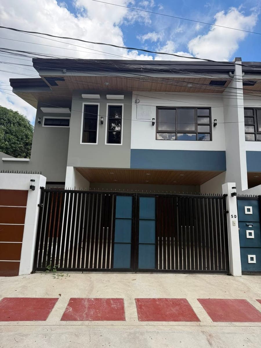 🏠Brandnew Townhouse For Rent‼️‼️ - photo 1