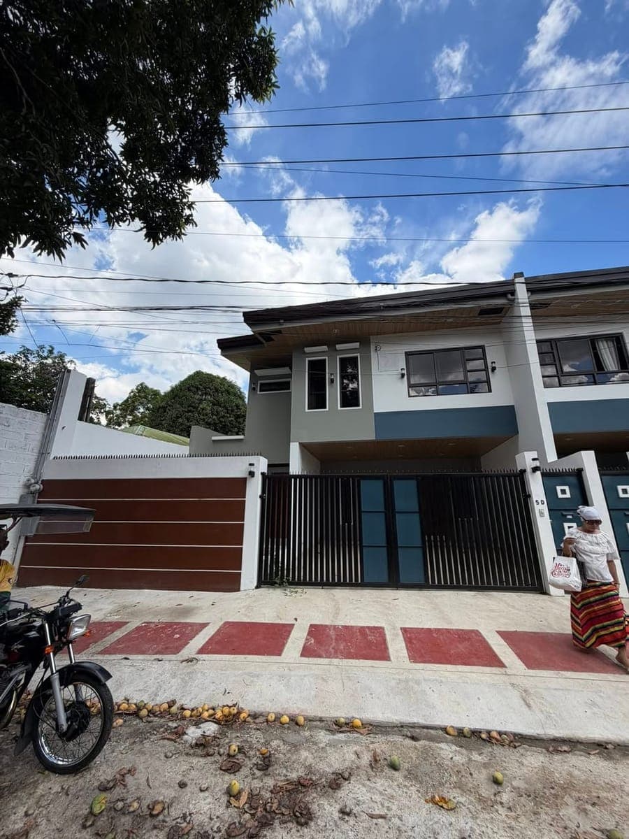 🏠Brandnew Townhouse For Rent‼️‼️ - photo 2