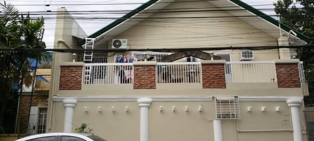 FOR RENT – Fully Furnished 3-Storey House in Project 6, Quezon City - photo 1