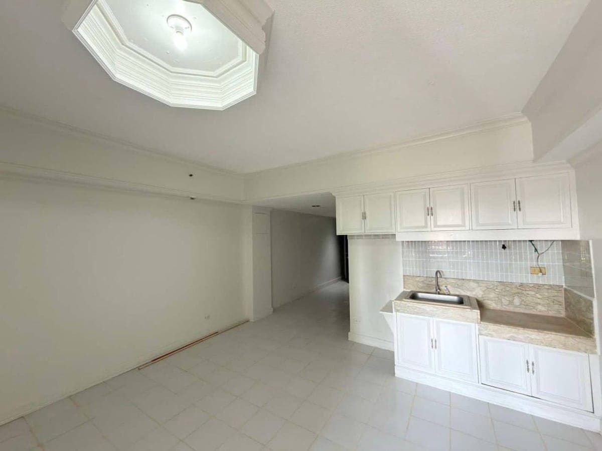 𝐅𝐎𝐑 𝐑𝐄𝐍𝐓: Big Cut 1BR Condominium with parking at Xavierville Square Condominium, Quezon City - photo 1