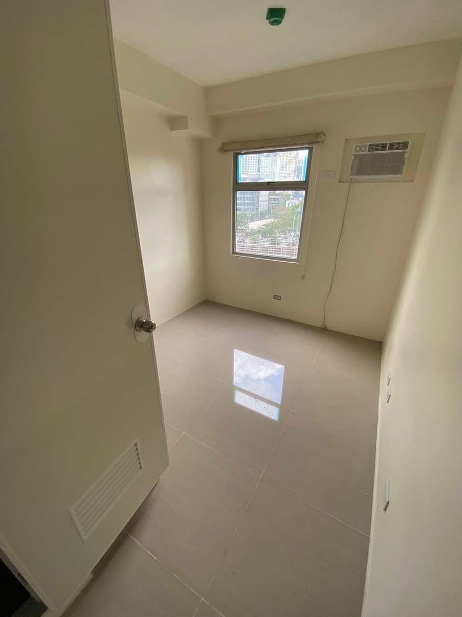 OPEN FOR LEASE (at least 6 months) - photo 2
