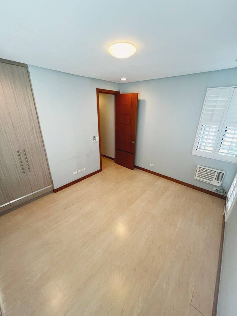 𝐅𝐎𝐑 𝐑𝐄𝐍𝐓: 3BR House and Lot with 3 parking at Glendale Heights, Quezon City - photo 3
