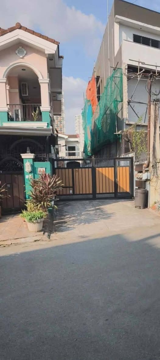 Offering fully furnished room shared TWO BATHROOMS TOILET SHARED KITCHEN ref microwave water dispens... - photo 1