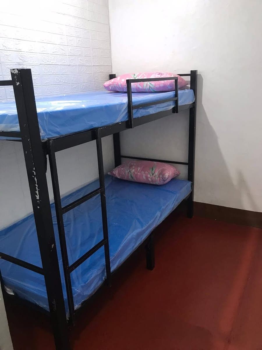 PTPA: ROOM FOR RENT FOR LADIES ONLY HERE IN 81D MATATAG ST BRGY PINYAHAN QC PM OR DM FOR MORE INFO THANKS AND ADVANCE - photo 1