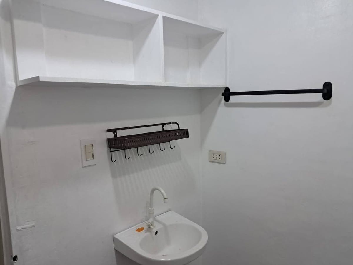 Room for rent, with inverter air con, cr, sink, motor street parking,  sub meters , water, electrici... - photo 4