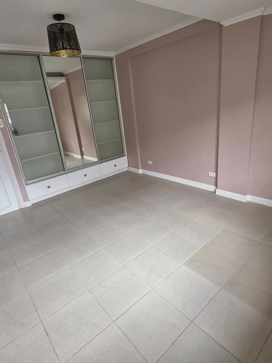 Newly renovated townhouse for rent - photo 5