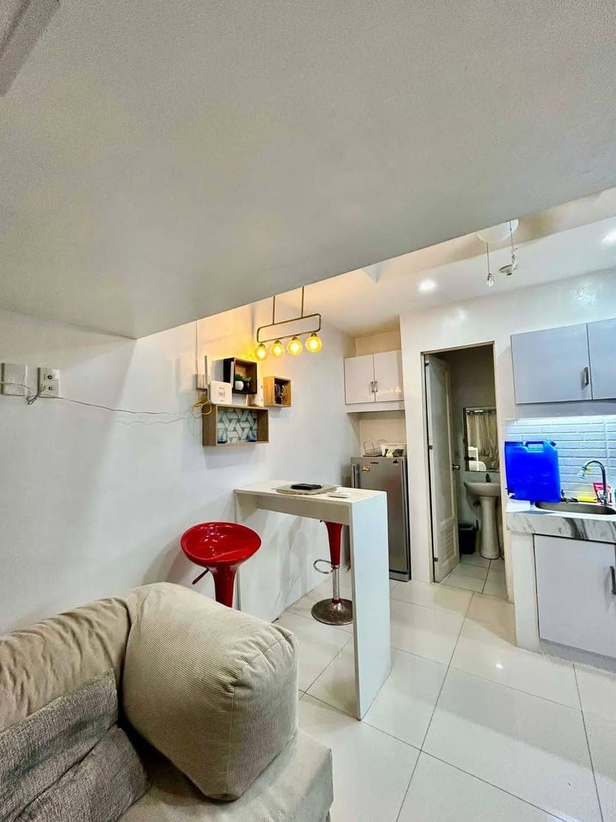 Pet Friendly Studio unit with Balcony FOR RENT - photo 1