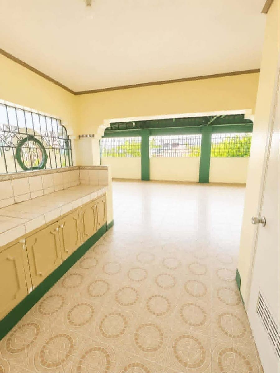 Townhouse for Lease in La Loma, Quezon City - photo 1