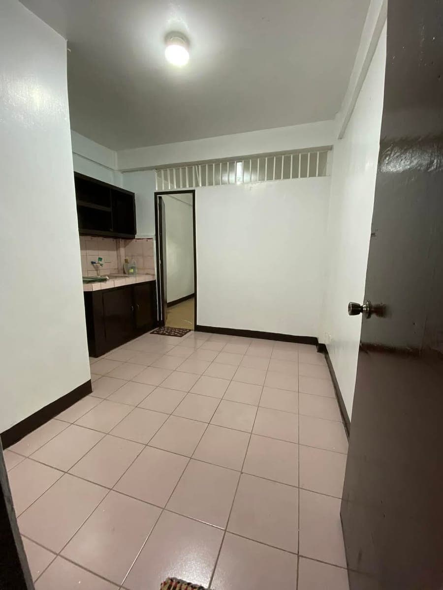 1 bedroom apartment- 2nd floor in a Three Storey Apartment Building. The compound has CCTV. - photo 1