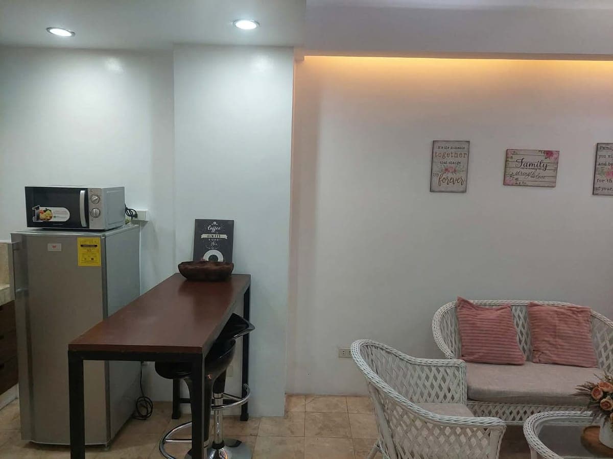 **🏠 FOR RENT: Cozy 1-BR Condo at Xavierville Royale | Near Katipunan ** - photo 2
