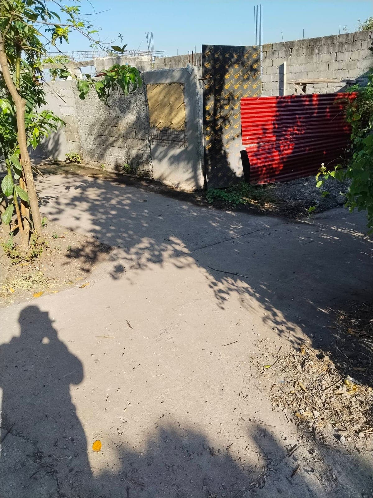 100sqm lot tax dec. cash 400k..pwede ding 200k 50sqm lot.. Cash.. Over looking kita Laguna de Bay ay... - photo 5