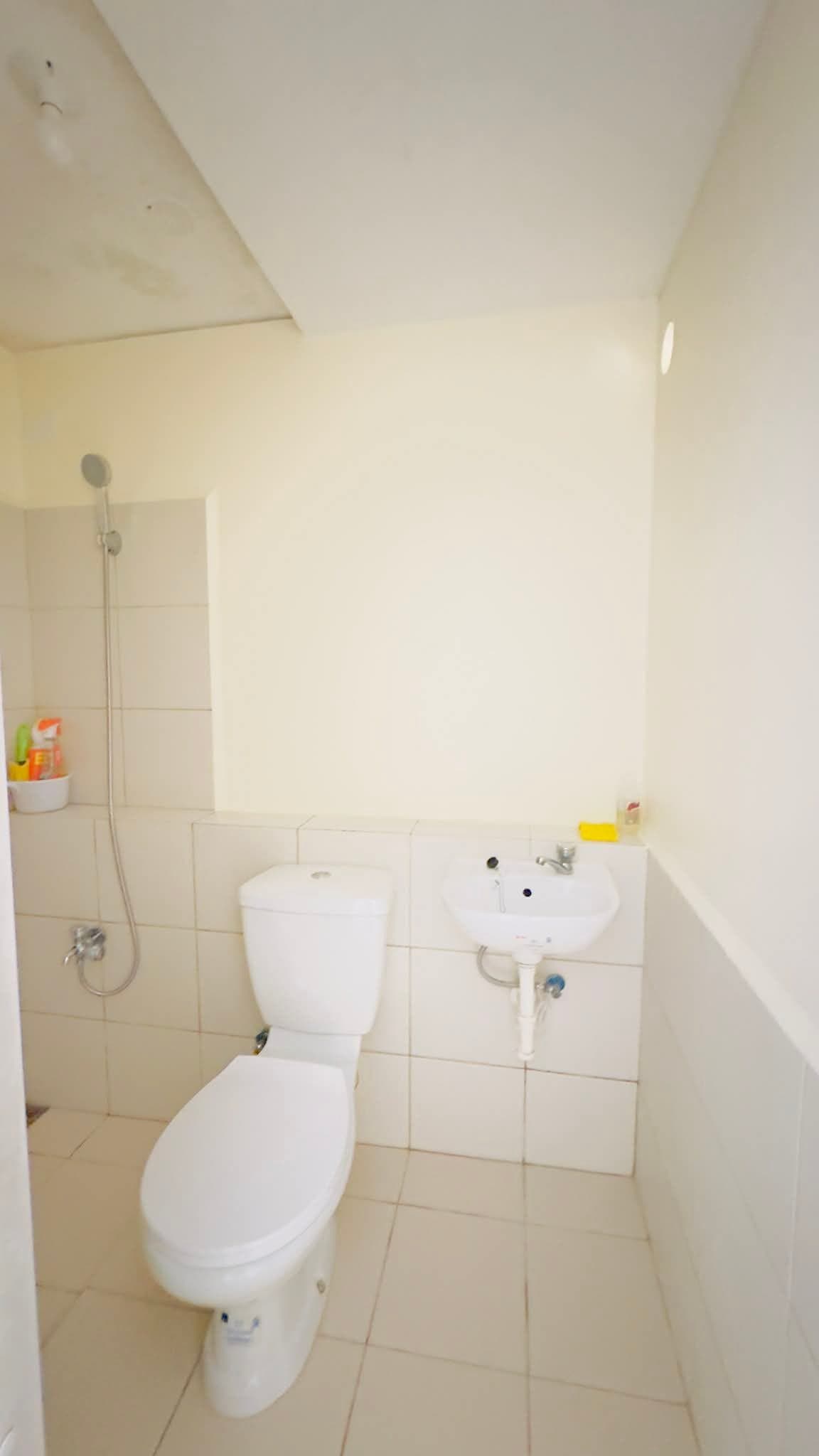 FOR RENT BARE UNIT with 1AC!! - photo 1