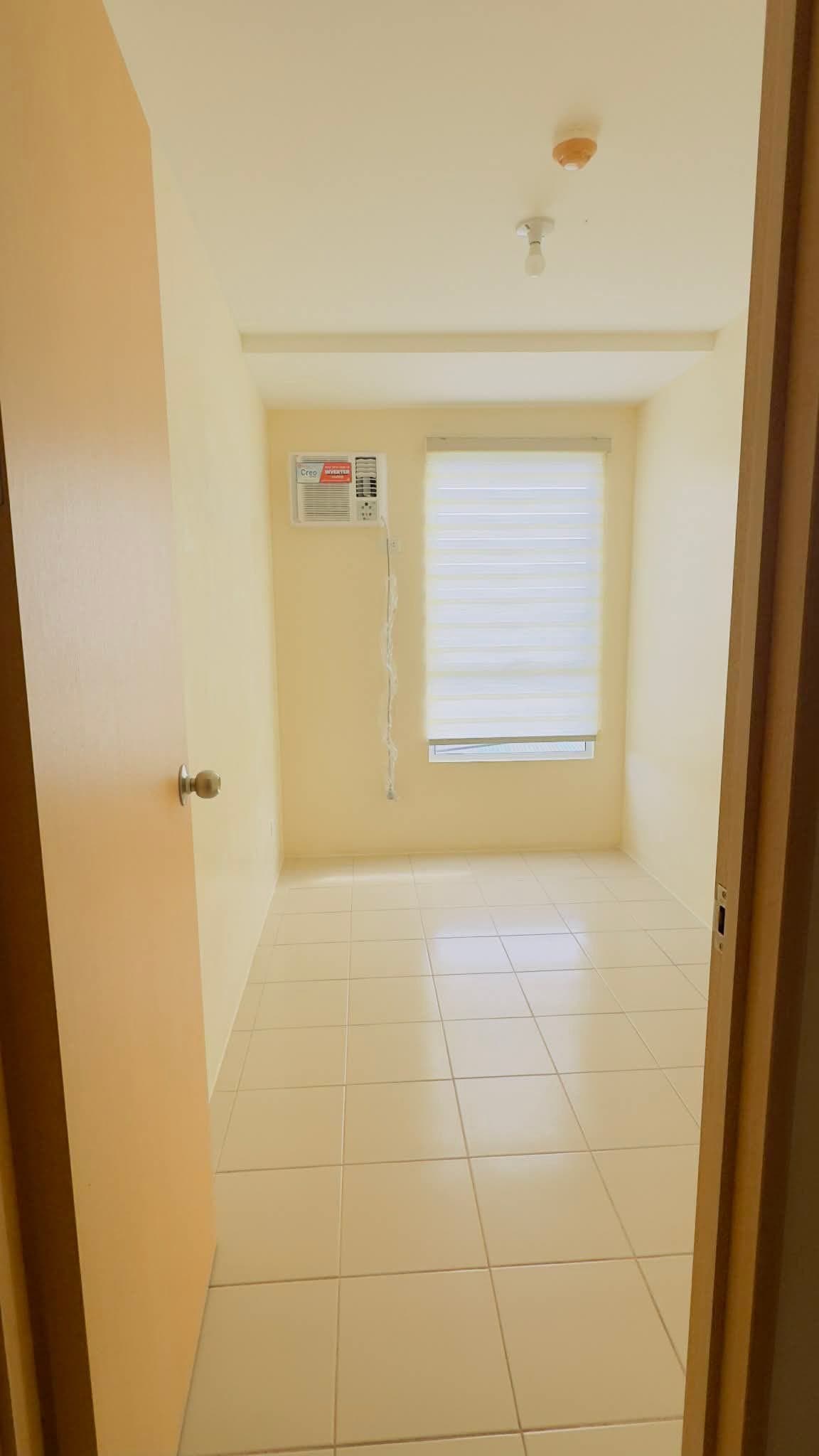 FOR RENT BARE UNIT with 1AC!! - photo 2