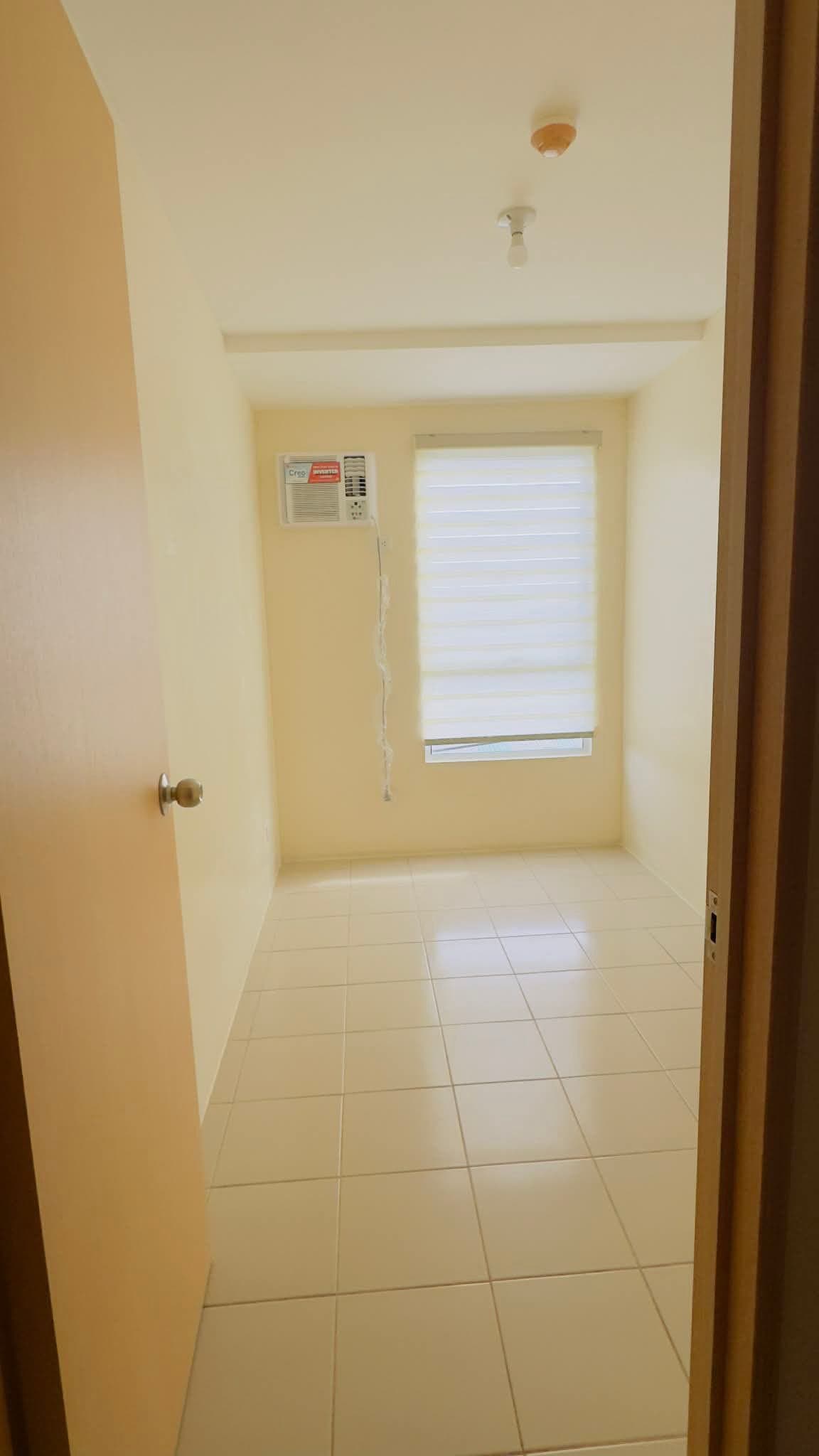 FOR RENT BARE UNIT with 1AC!! - photo 3