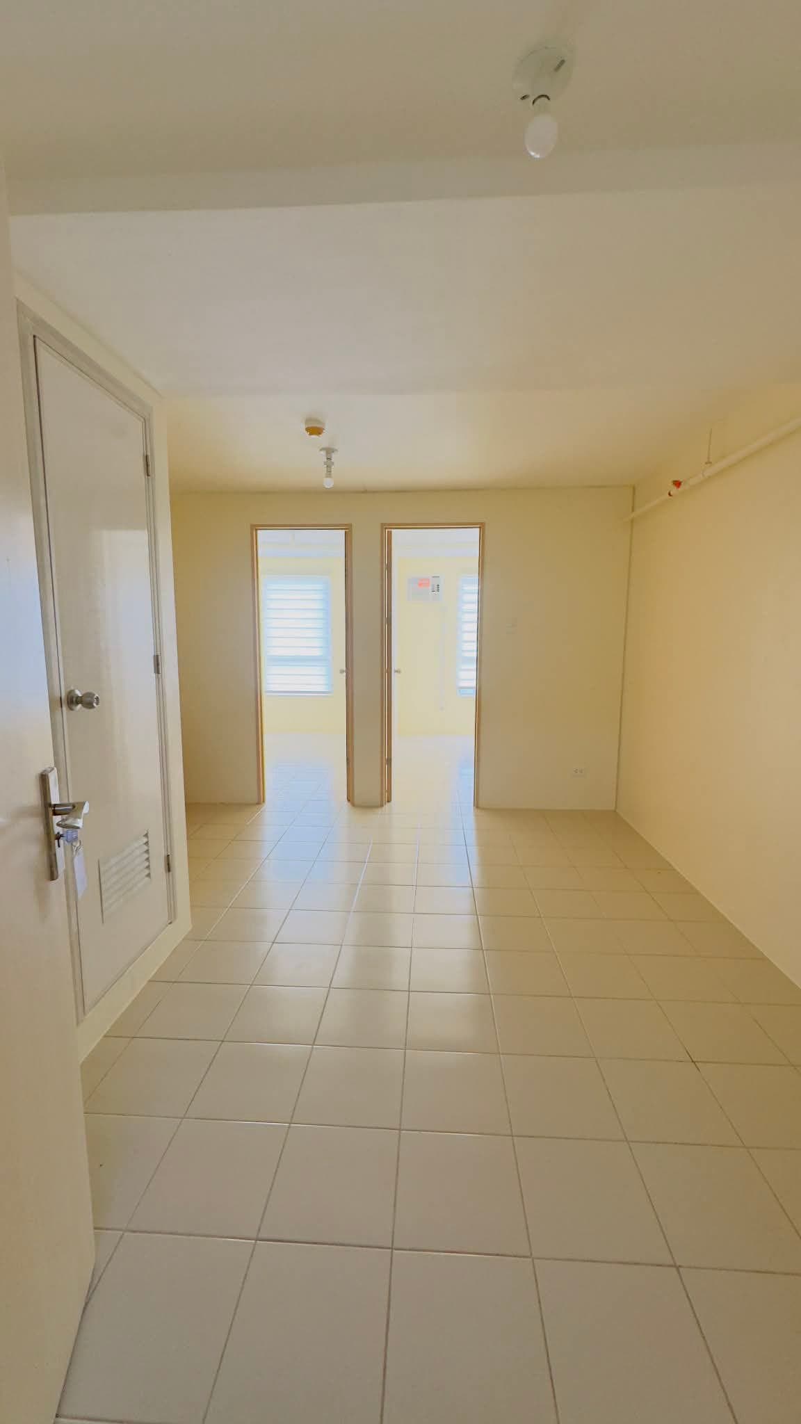FOR RENT BARE UNIT with 1AC!! - photo 4