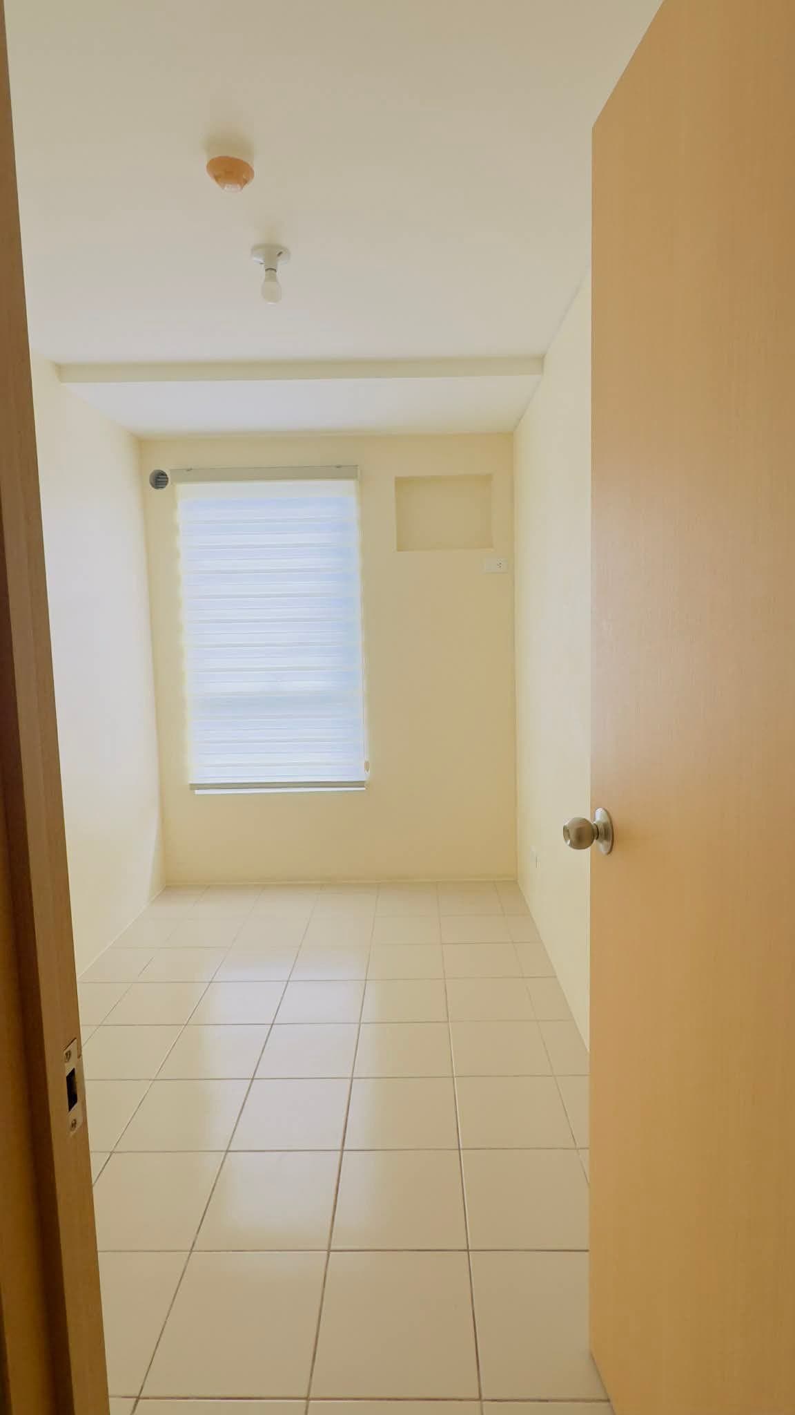 FOR RENT BARE UNIT with 1AC!! - photo 7