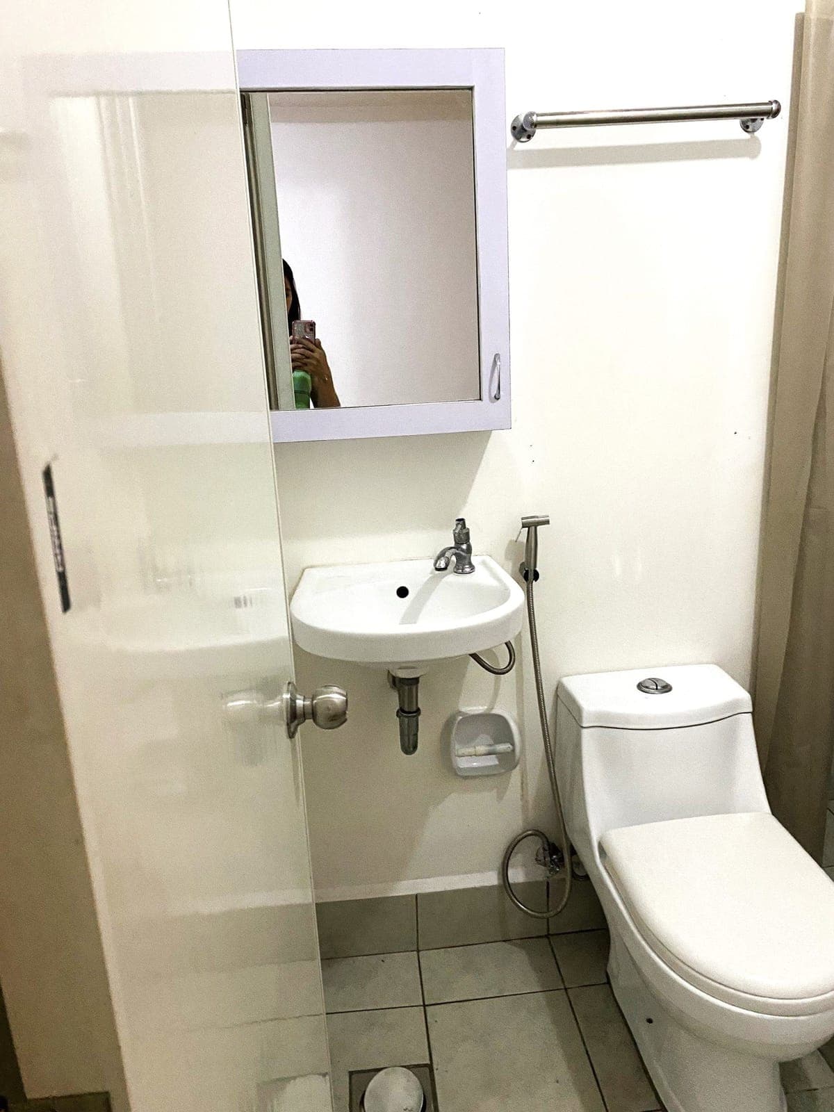 Fully Furnished Studio Unit Condo Unit For Rent - 27th Floor Tower 1 Amaia Skies Avenida - photo 1