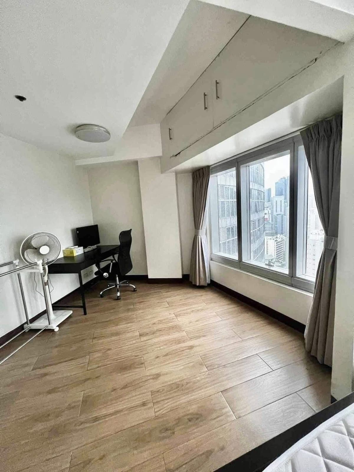 ₱40K MONTHLY‼️ | SPACIOUS 1BR WITH BATHTUB AT ONE CENTRAL, MAKATI‼️ - photo 1
