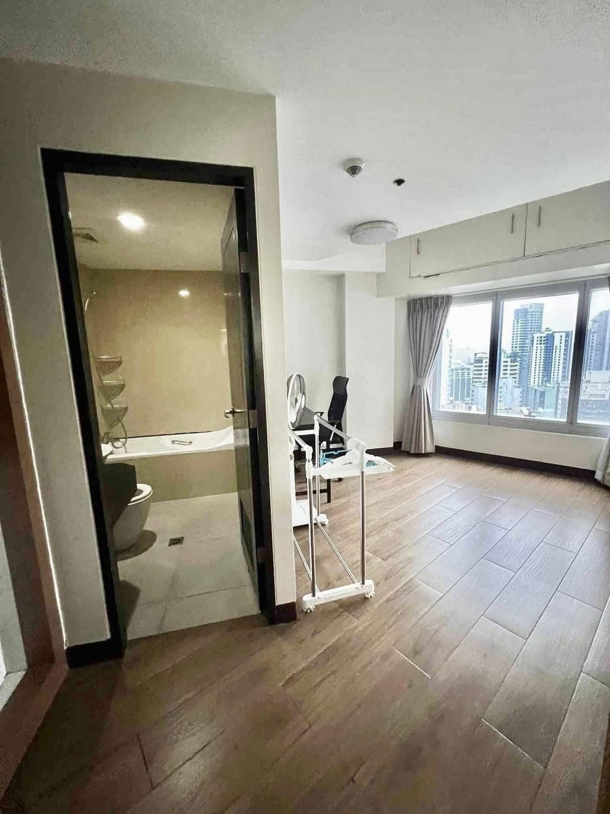 ₱40K MONTHLY‼️ | SPACIOUS 1BR WITH BATHTUB AT ONE CENTRAL, MAKATI‼️ - photo 9