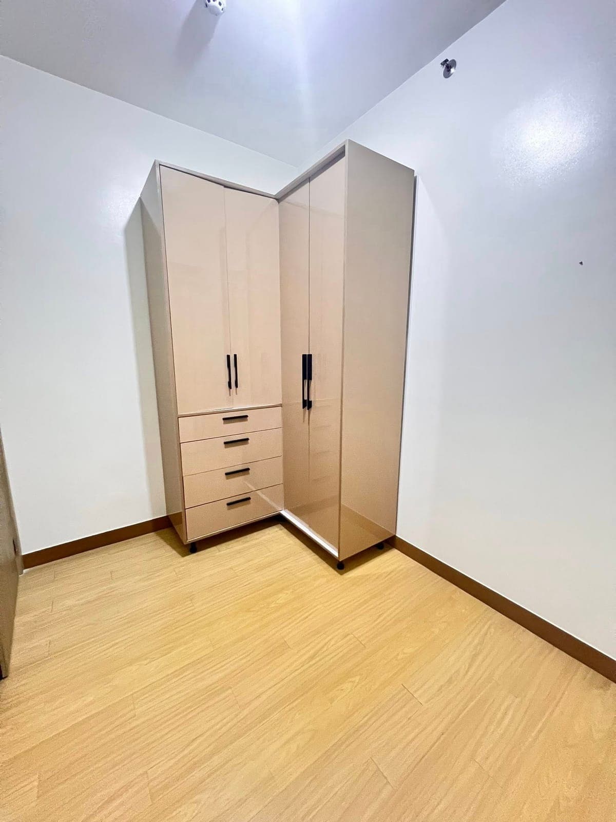 2BR semi furnished condo unit, for longterm lease‼️ - photo 11