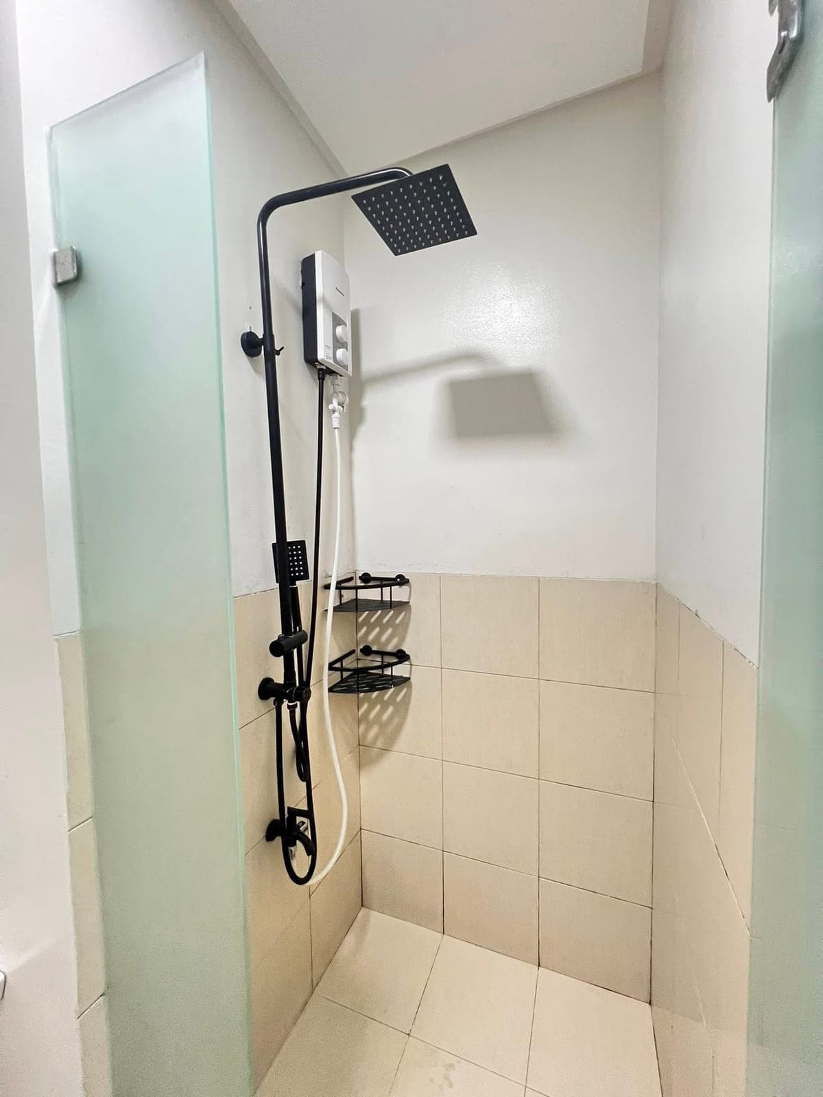 2BR semi furnished condo unit, for longterm lease‼️ - photo 6