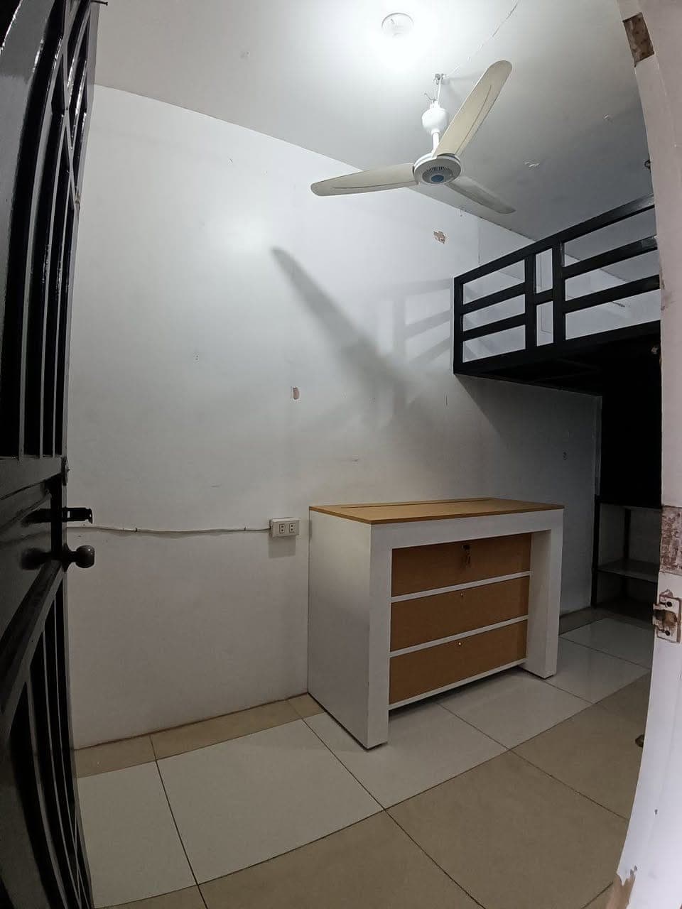 LOFT TYPE ROOM FOR RENT 🚻 - photo 1