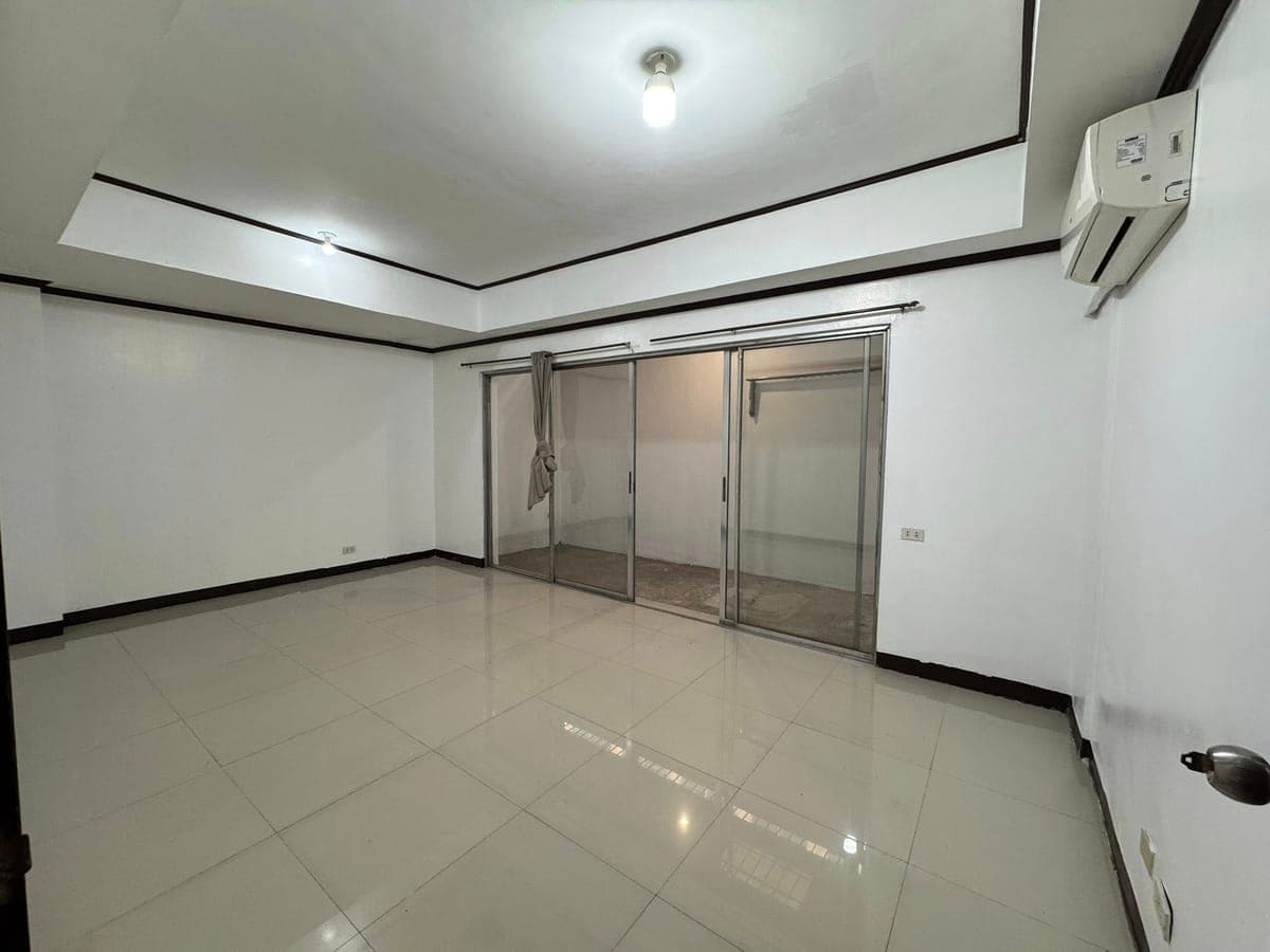 ■ TOWNHOUSE  FOR RENT  IN MAKATI CITY - photo 17