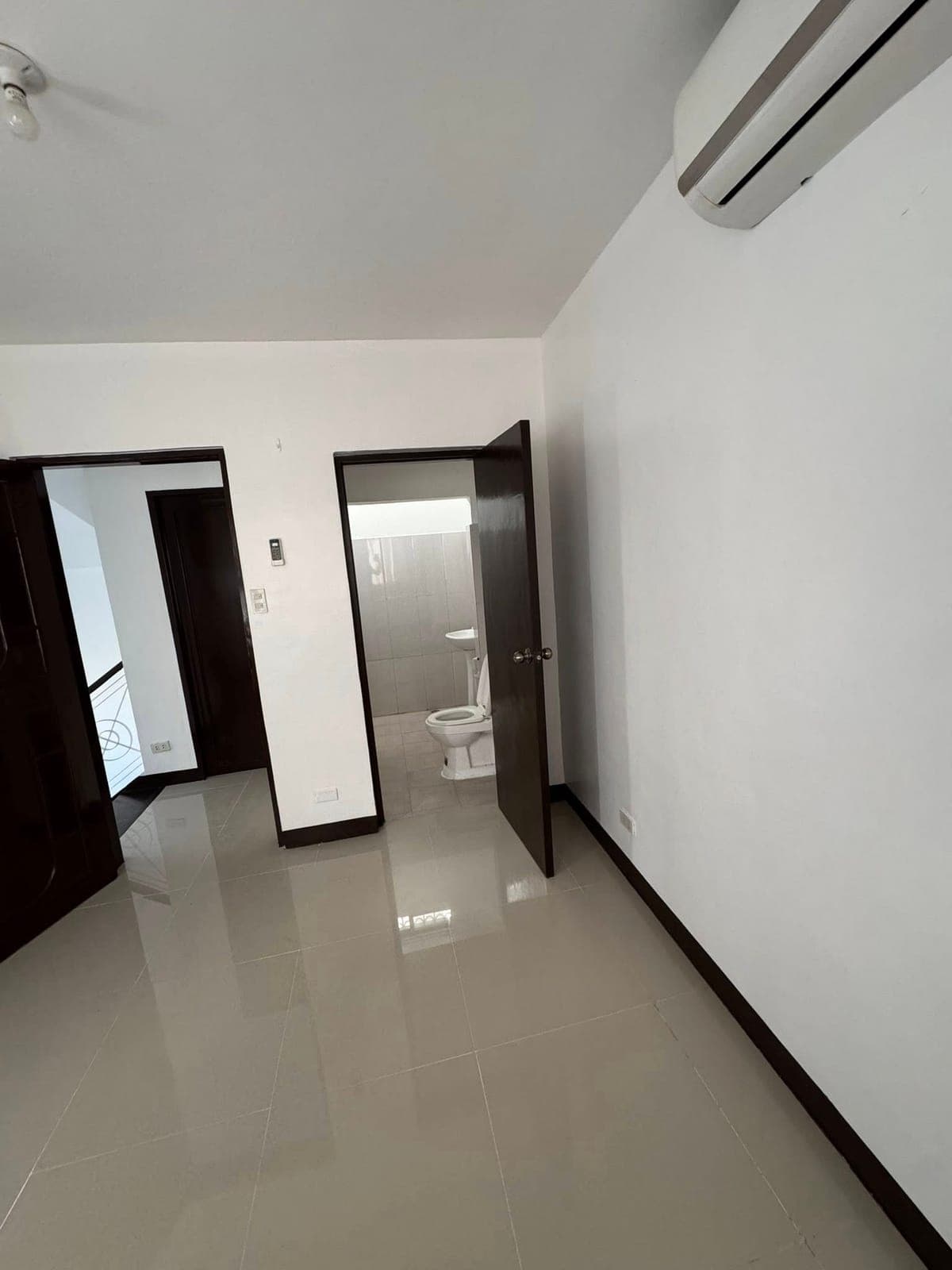 ■ TOWNHOUSE  FOR RENT  IN MAKATI CITY - photo 8