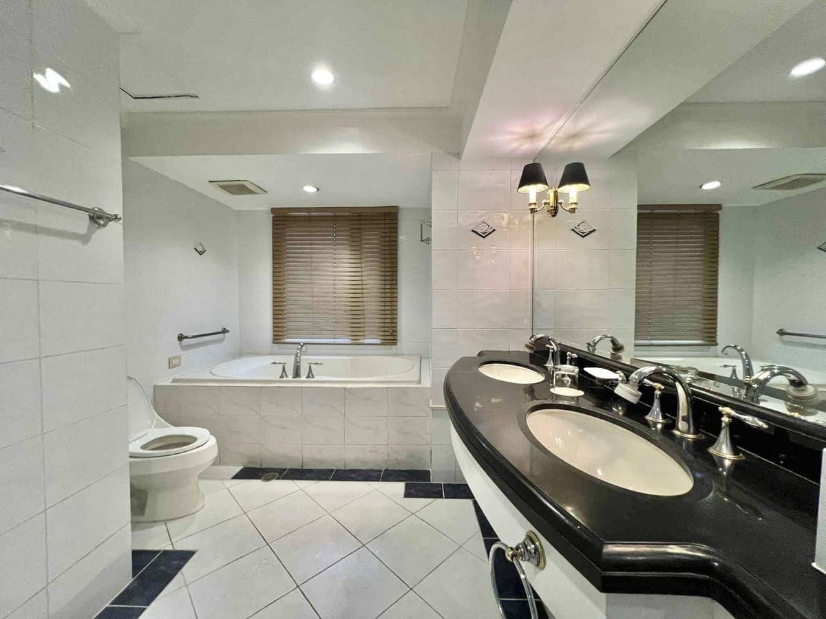 ₱150K MONTHLY‼️ | LUXURIOUS 2BR UNIT AT THE FORBES TOWER – SALCEDO VILLAGE, MAKATI - photo 2