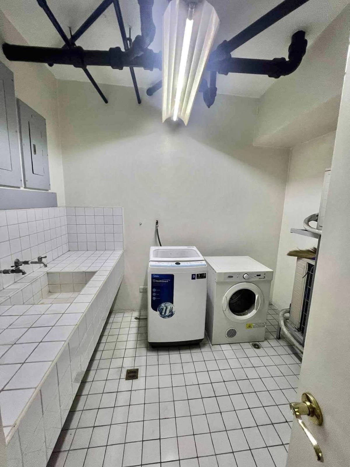 ₱150K MONTHLY‼️ | LUXURIOUS 2BR UNIT AT THE FORBES TOWER – SALCEDO VILLAGE, MAKATI - photo 6