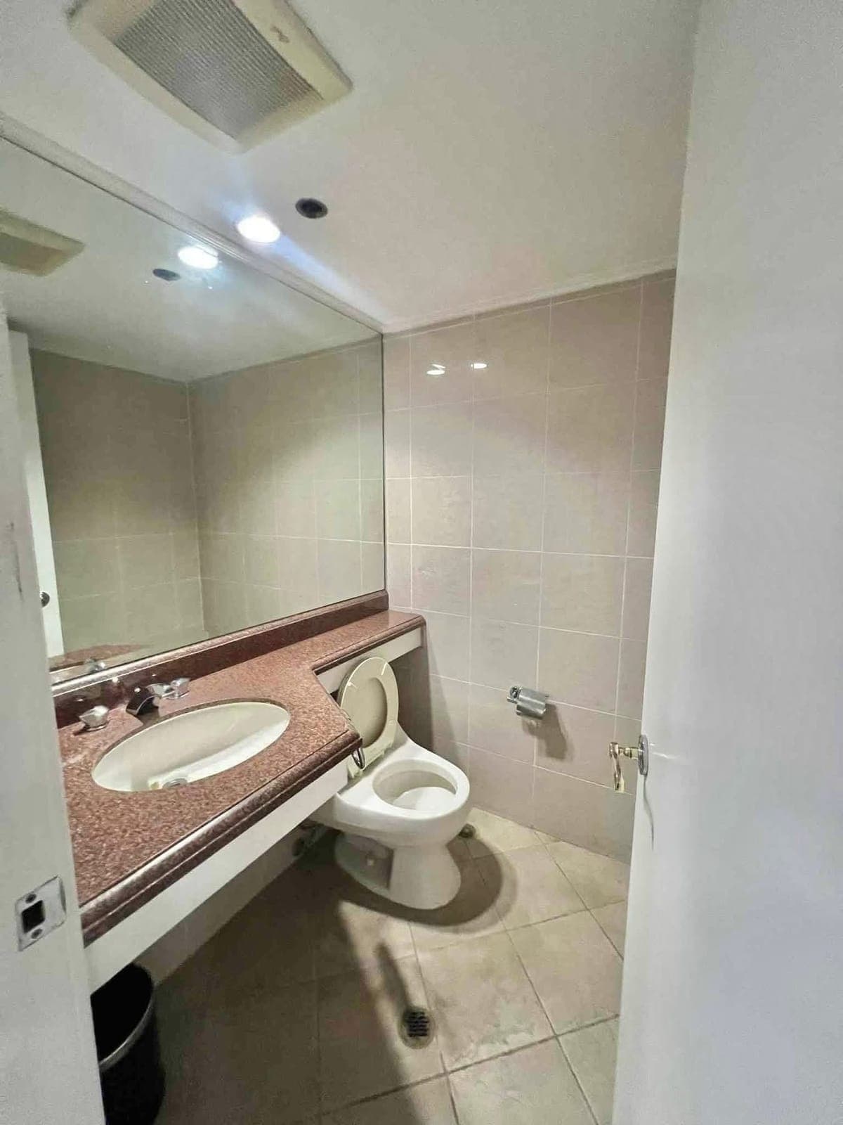 ₱150K MONTHLY‼️ | LUXURIOUS 2BR UNIT AT THE FORBES TOWER – SALCEDO VILLAGE, MAKATI - photo 7