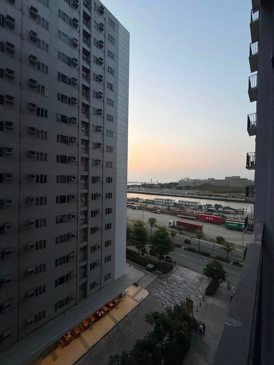 SHORE 2 RESIDENCES FOR RENT - - photo 4