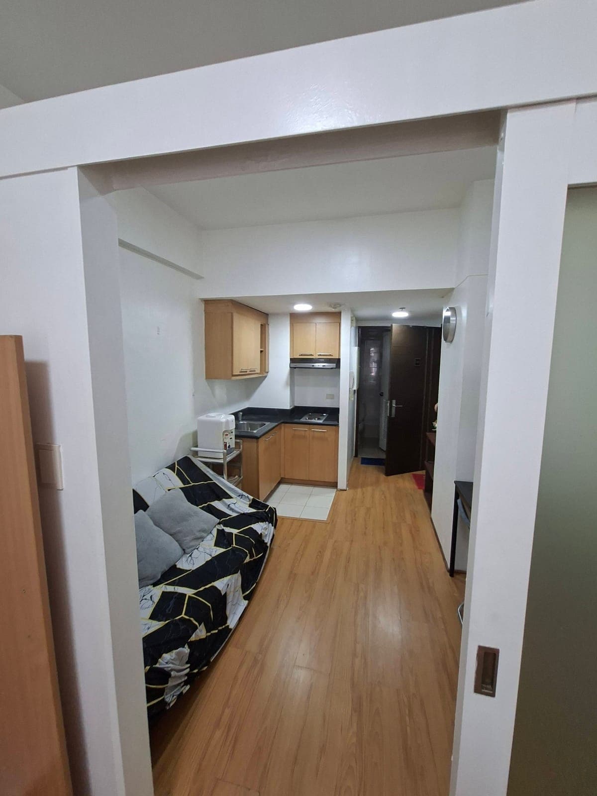 Makati condo Chino roces 1bedroom unit Furnished ready - photo 2