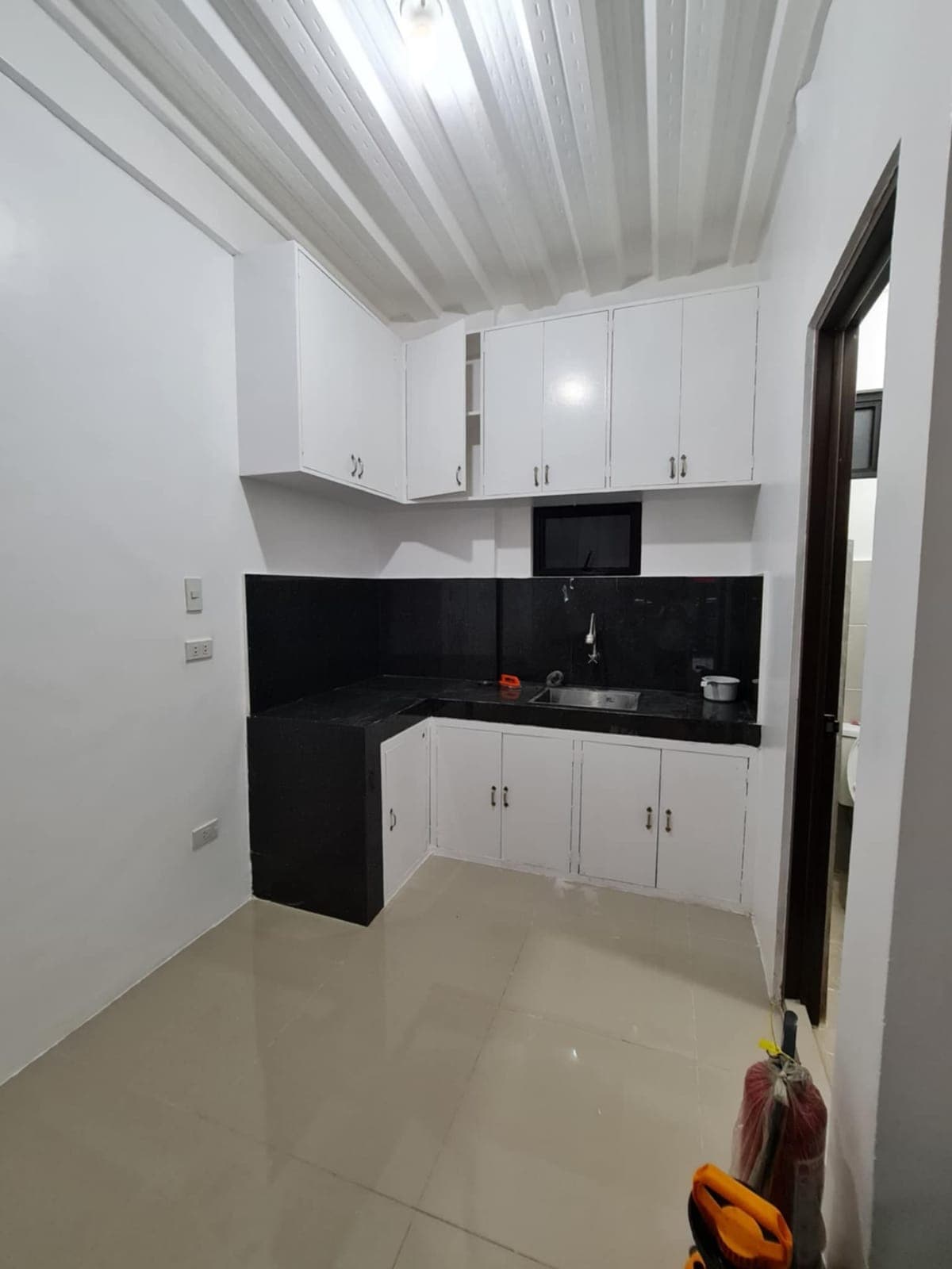 APARTMENT WITH GARAGE FOR RENT - photo 10