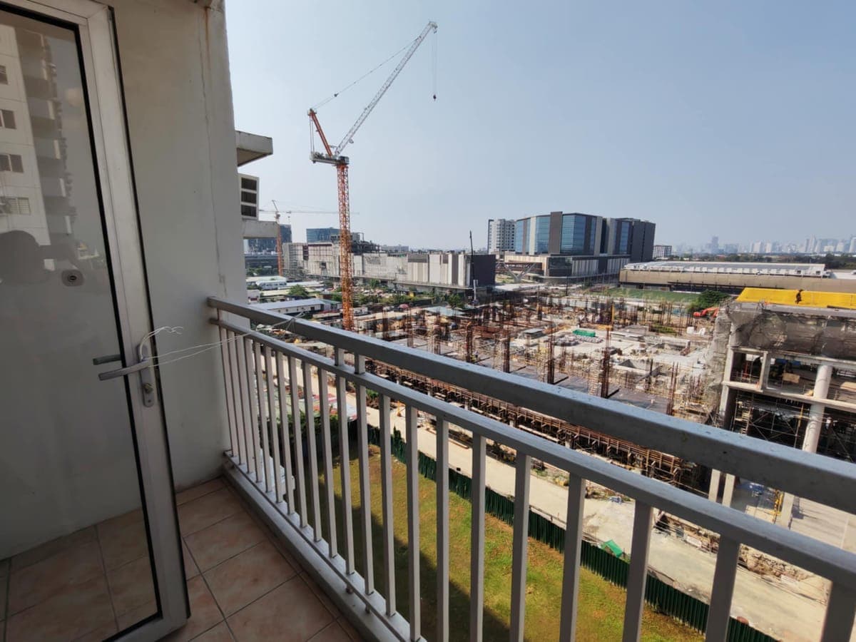 Fully furnished 2 bedroom 2 bath condo with balcony and maids room, 62.02 sqm - photo 2