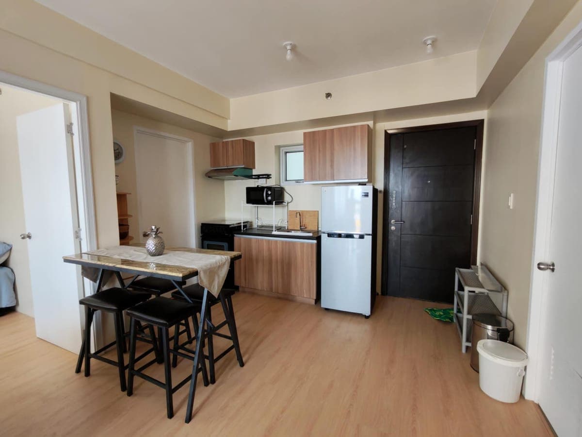 Fully furnished 2 bedroom 2 bath condo with balcony and maids room, 62.02 sqm - photo 5