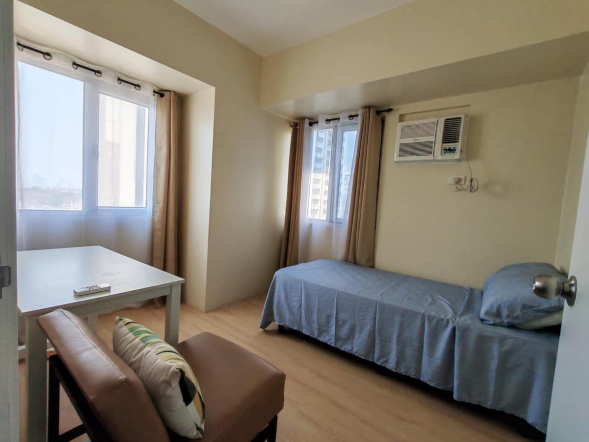 Fully furnished 2 bedroom 2 bath condo with balcony and maids room, 62.02 sqm - photo 7