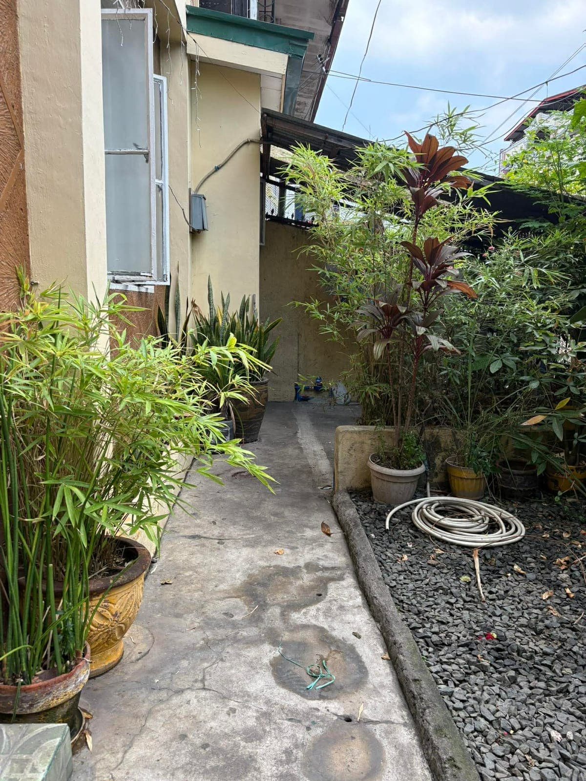 # **Apartment for Rent in Sampaloc Manila** - photo 1