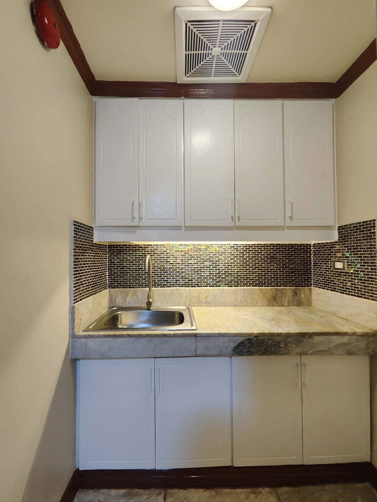 🏢 Spacious Studio Unit 55sqm w/Parking FOR RENT. - photo 1