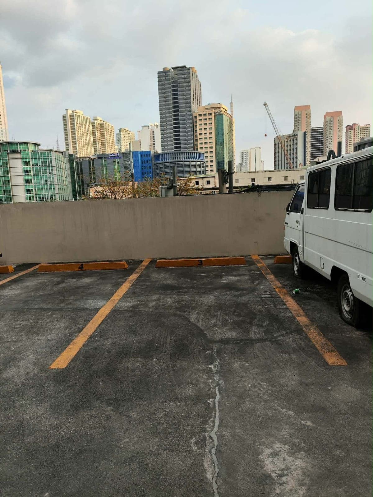 🏢 Spacious Studio Unit 55sqm w/Parking FOR RENT. - photo 4