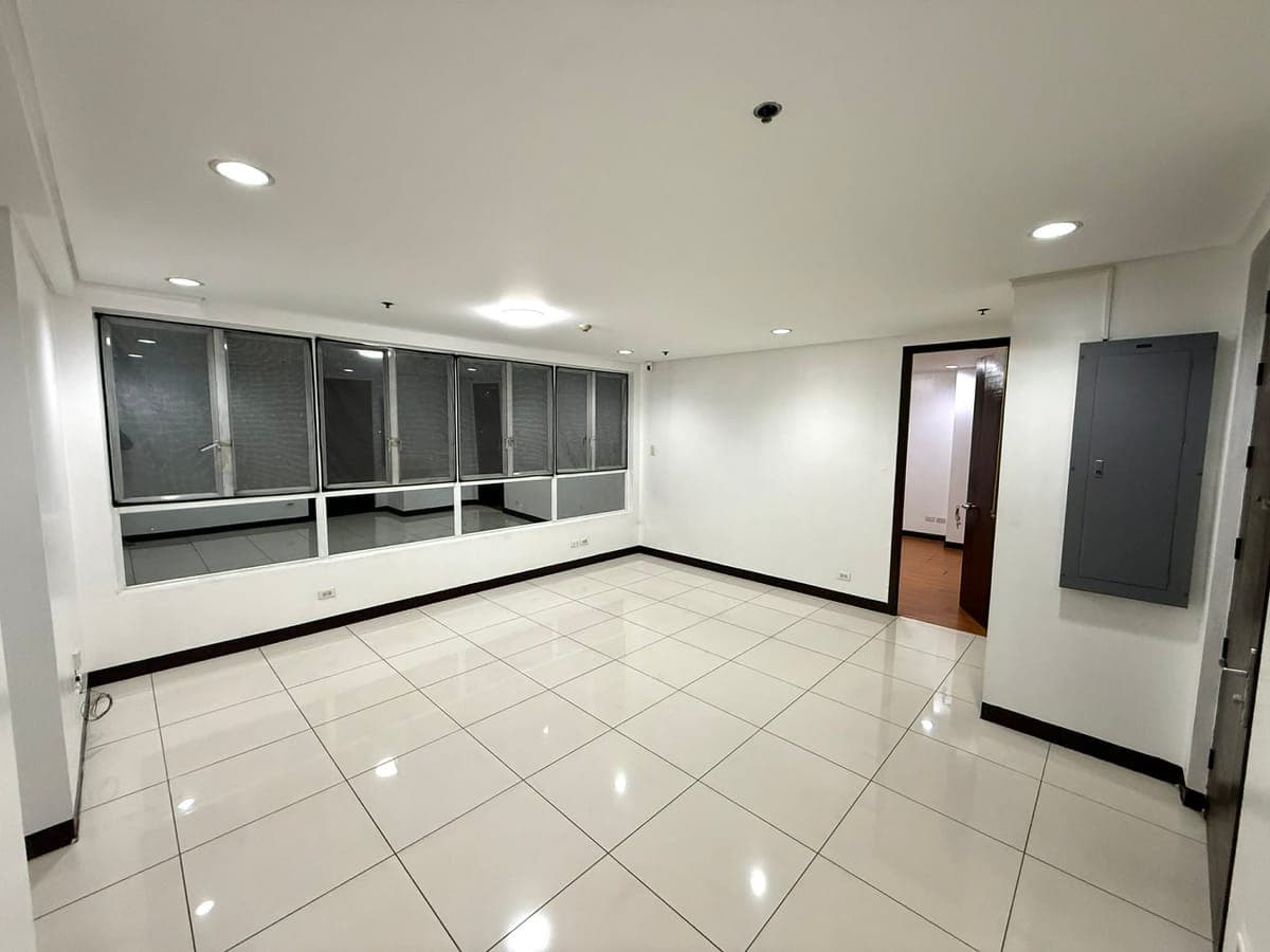 CONDO FOR RENT in Sta Cruz Manila - photo 4