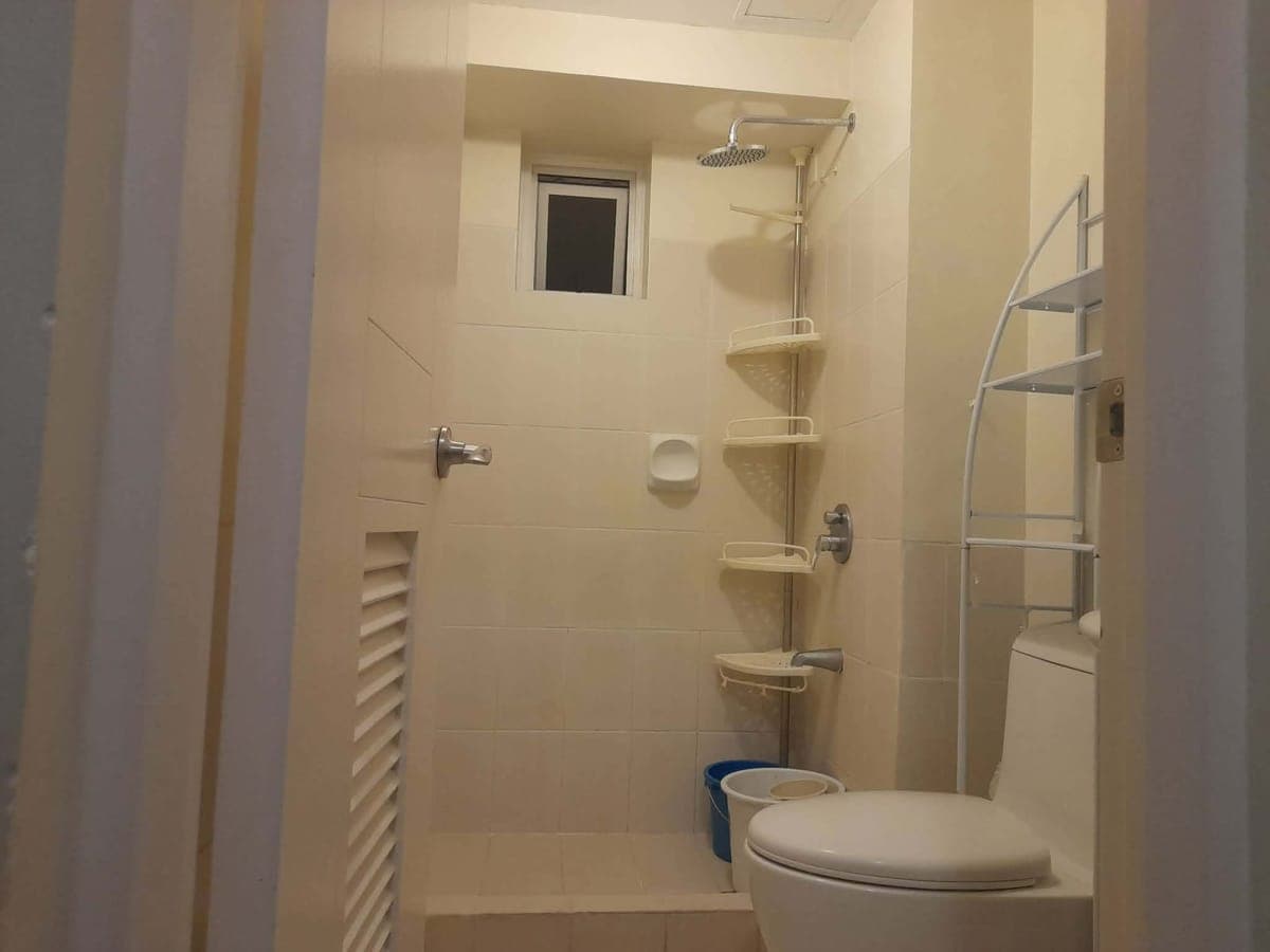 For rent 1BR unit, 36 sqm with Balcony. Zinnia Towers Condominium, EDSA, Katipunan, Quezon City. - photo 6