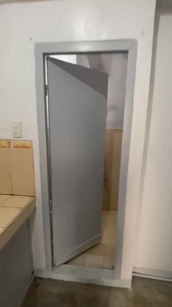 2 units available for rent. - photo 2