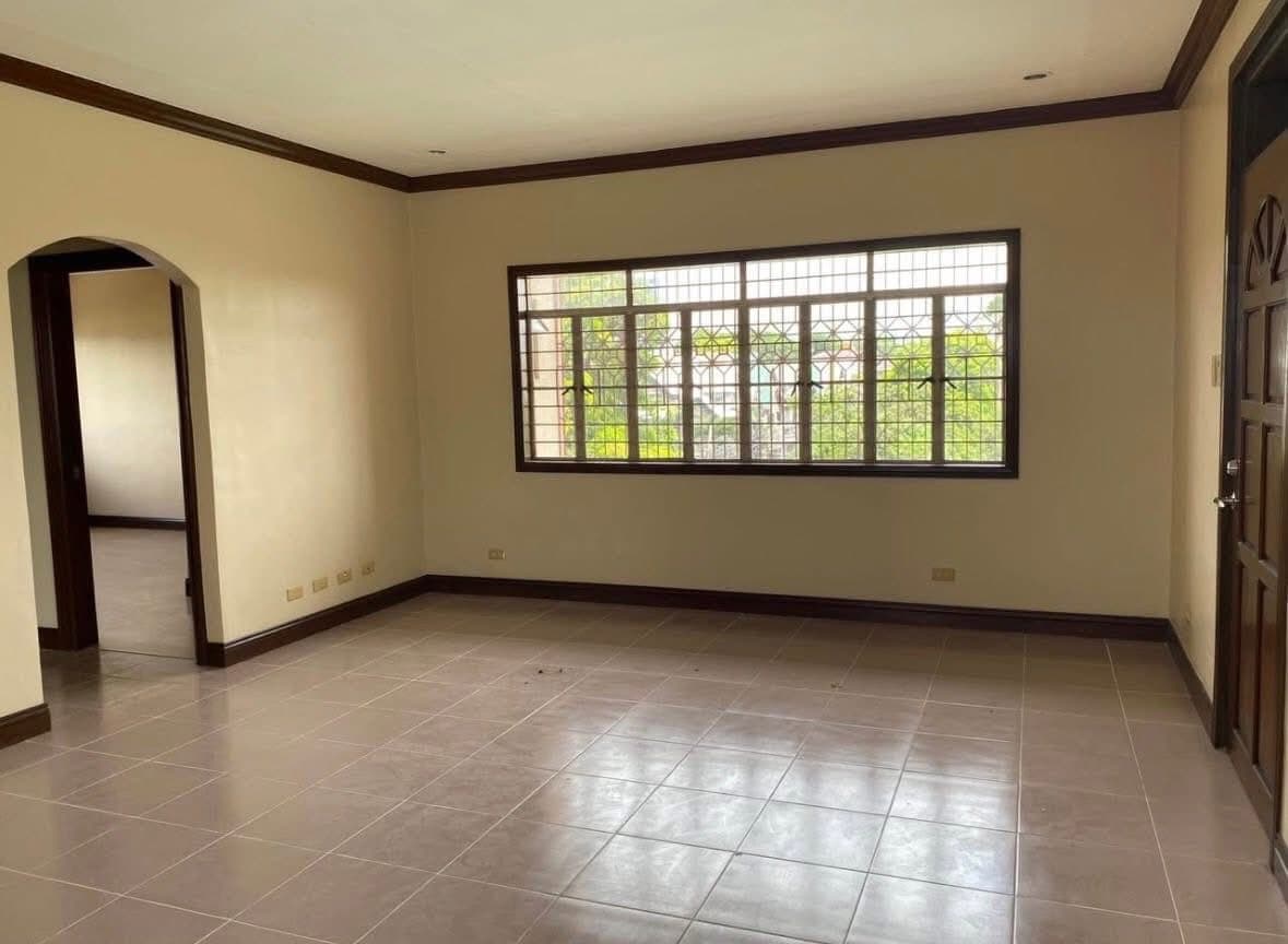🏡SPACIOUS TOWNHOUSE FOR RENT!! - photo 1