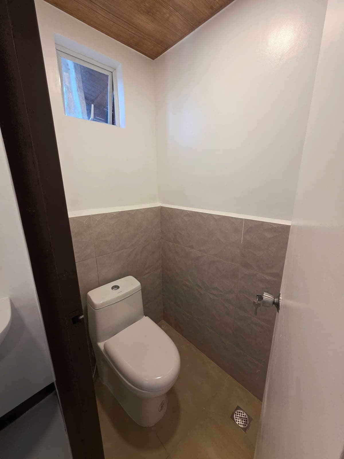 Semi furnished 2 bedroom apartment - photo 1