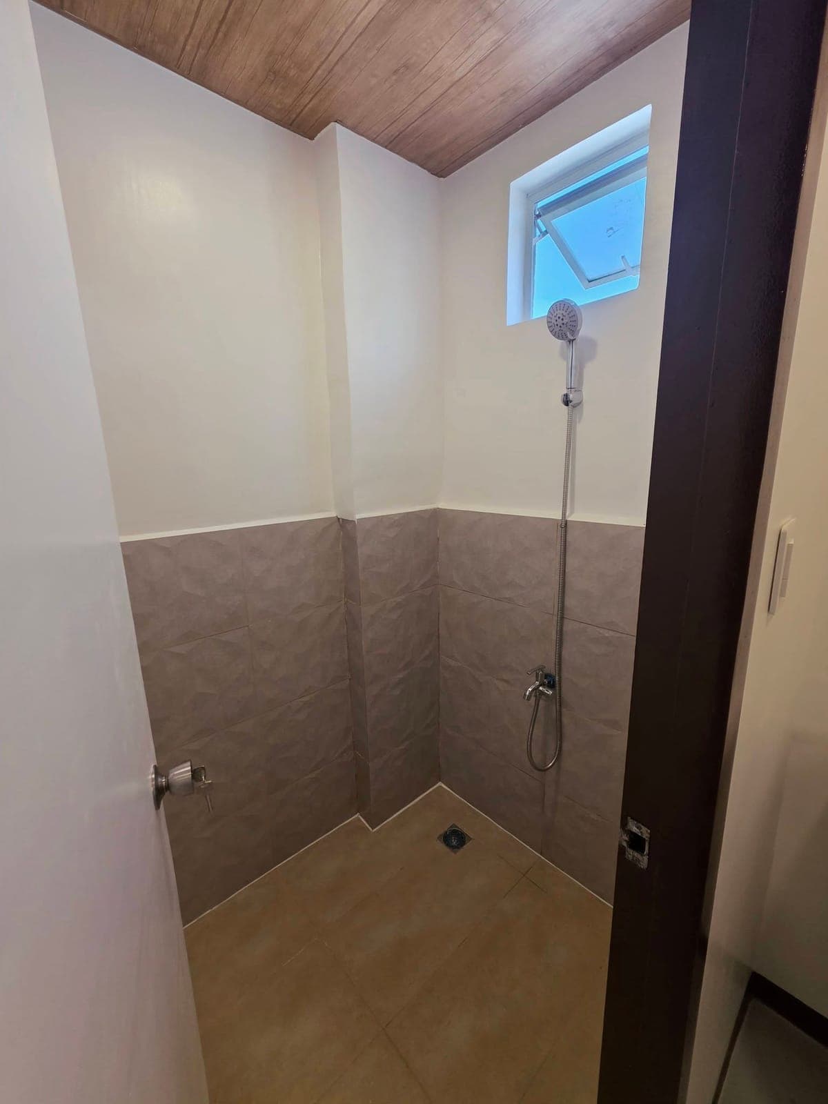 Semi furnished 2 bedroom apartment - photo 2