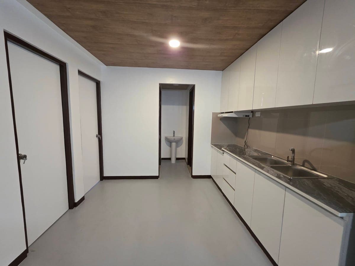 Semi furnished 2 bedroom apartment - photo 11