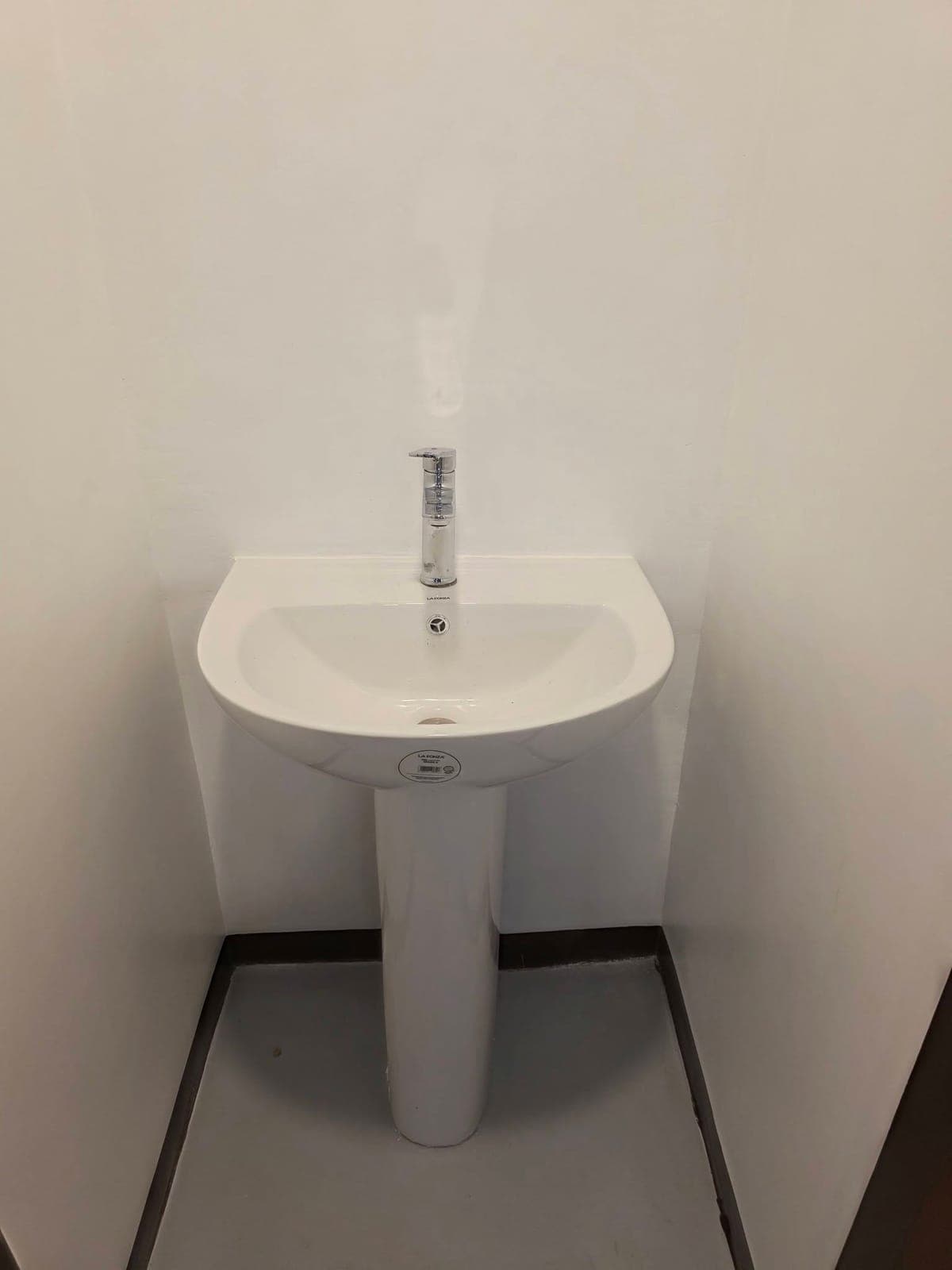 Semi furnished 2 bedroom apartment - photo 3